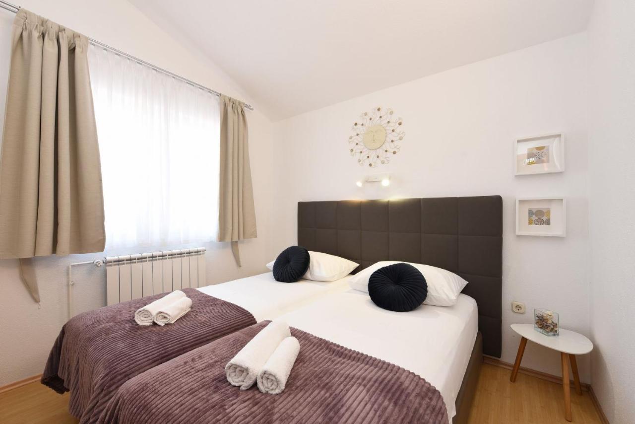 Apartments Amari Starigrad Paklenica Exterior photo